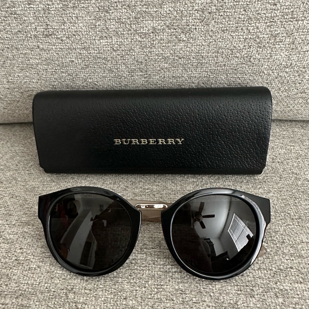 Burberry Black Round Sunglasses with Silver Bridge
